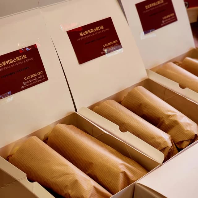 런쓰루커피스튜디오 럭키백 사진